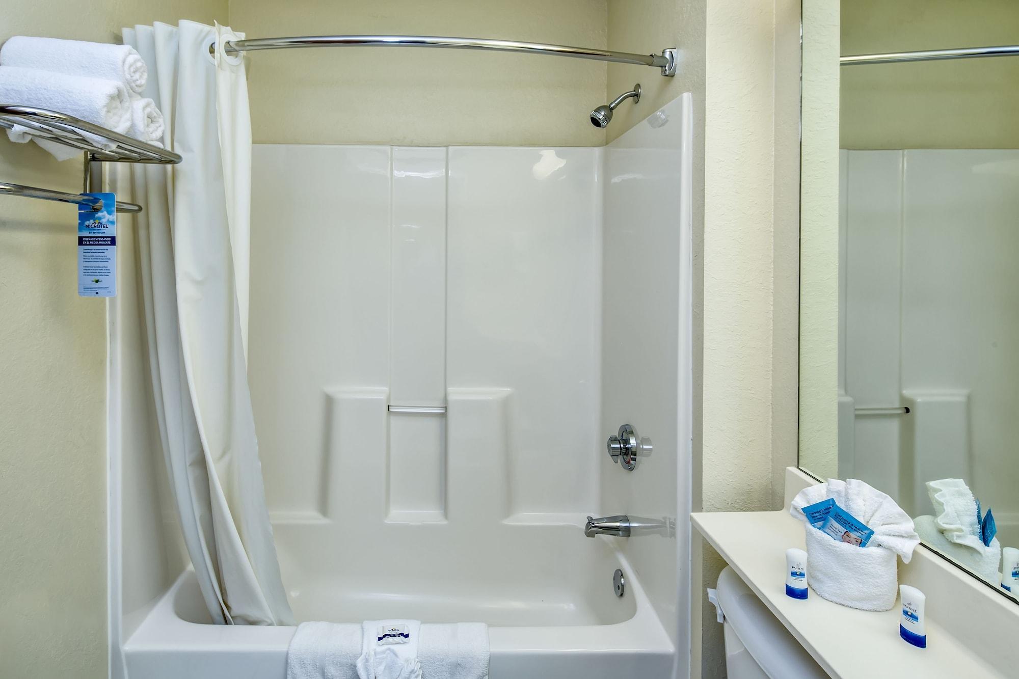 Microtel Inn & Suites Лисбург Экстерьер фото
