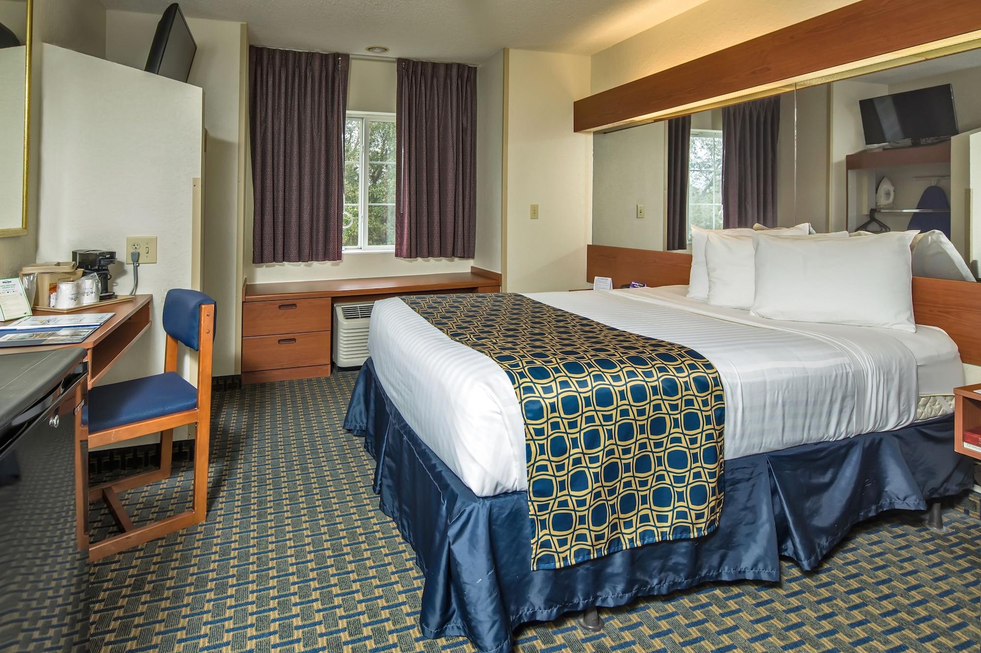 Microtel Inn & Suites Лисбург Экстерьер фото
