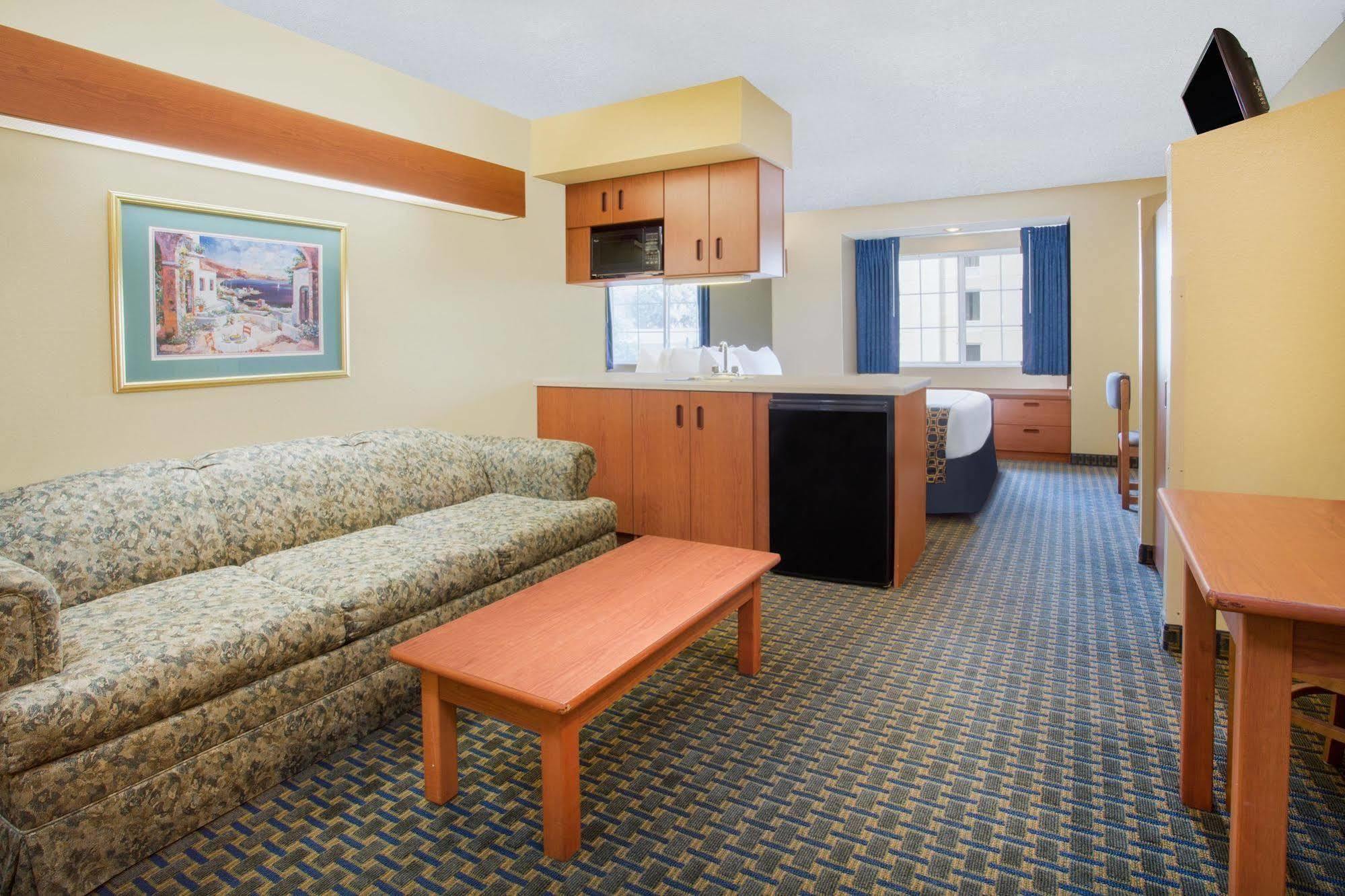 Microtel Inn & Suites Лисбург Экстерьер фото